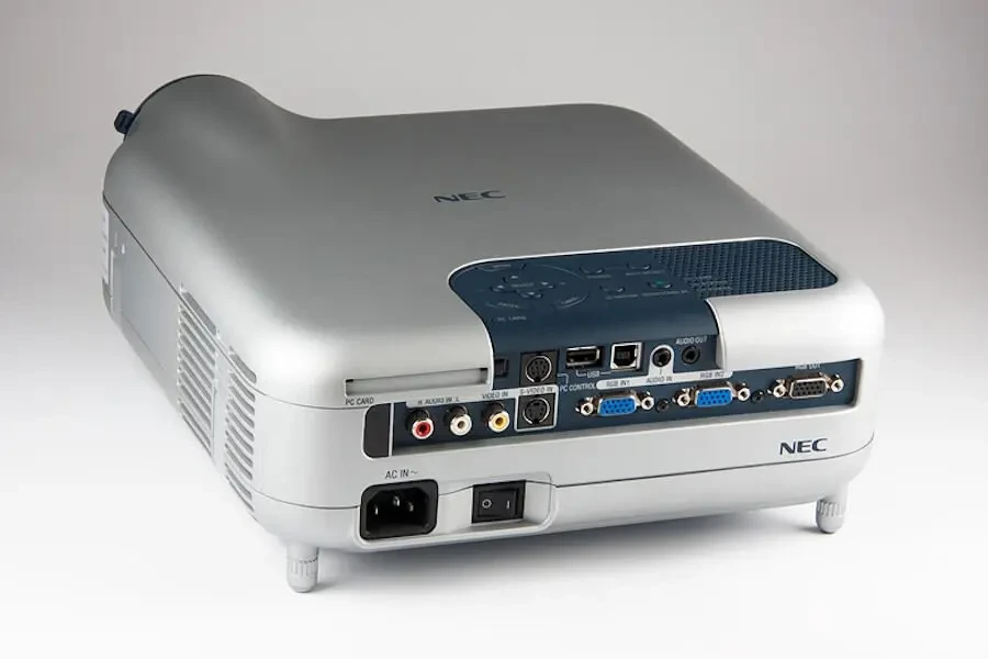 Проектор Nec LT-240 для тюнера и компьютера. 2