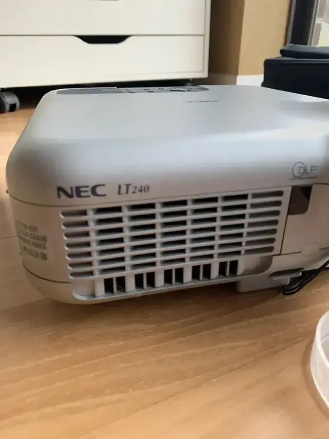 Проектор Nec LT-240 для тюнера и компьютера. 6