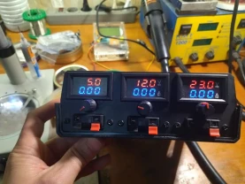 Блок живлення на три регульовані напруги