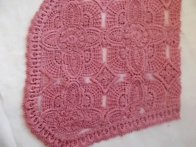 Жилет нежно-сиреневый цвет перед  ткань гипюр 2 детали