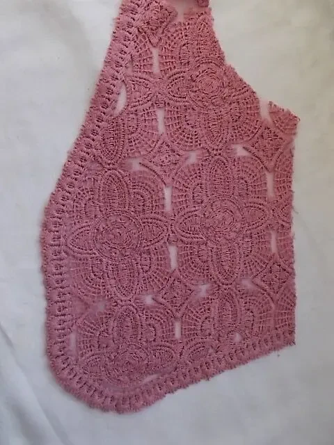 Жилет нежно-сиреневый цвет перед  ткань гипюр 2 детали 7