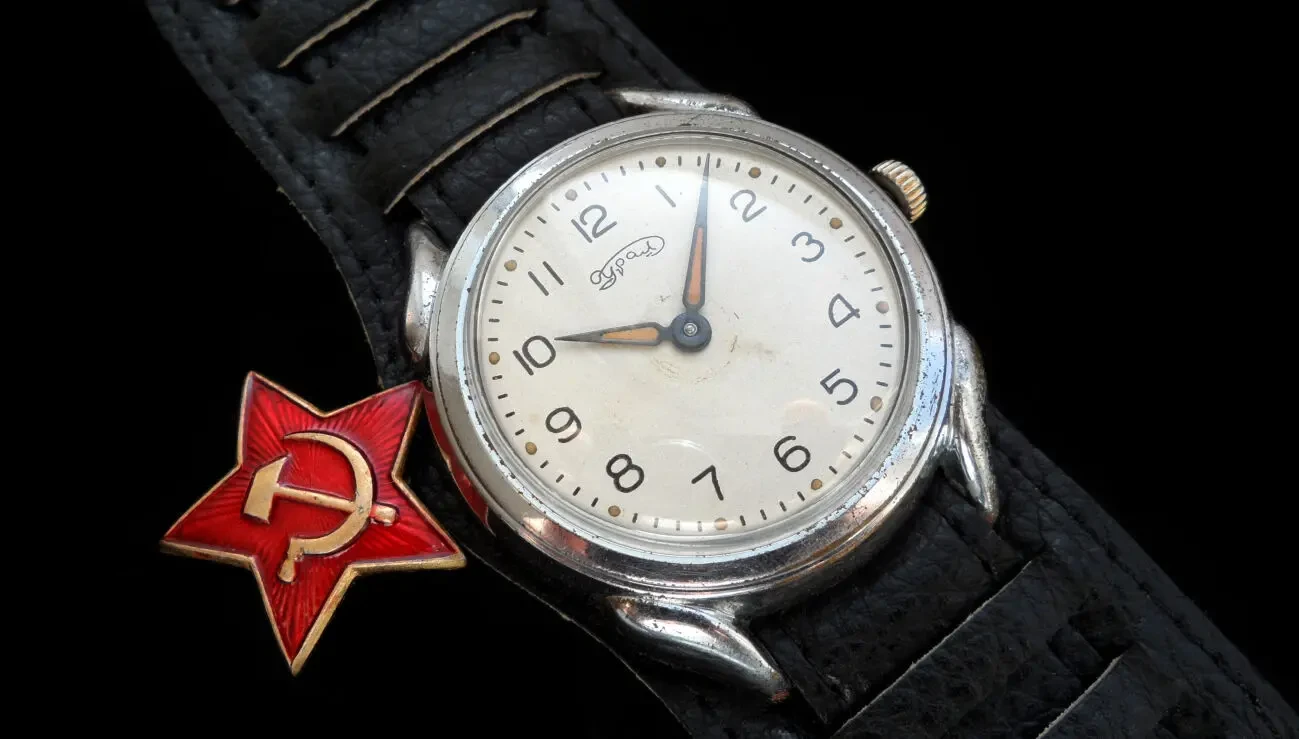 УРАЛ, часы времён Хрущёва. СССР 2кв.-57г. на 15 рубиновых камнях. 7