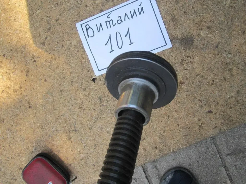 Різьбовий гвинт із стрічковим різьбленням 6