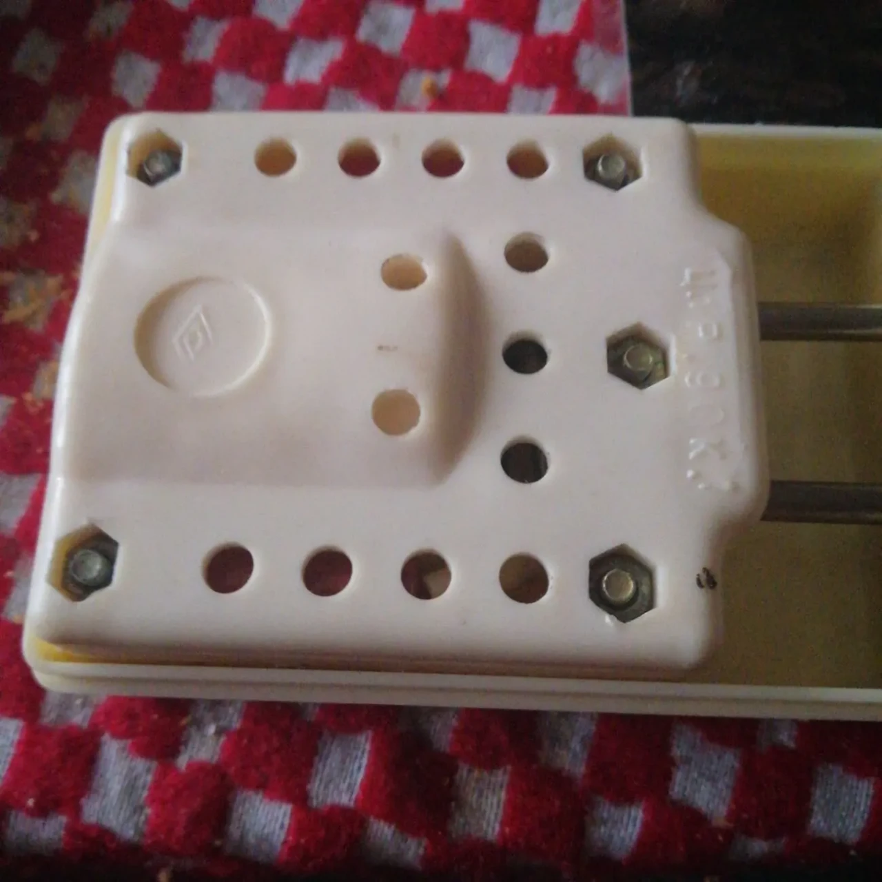 Зарядний пристрій для крон.