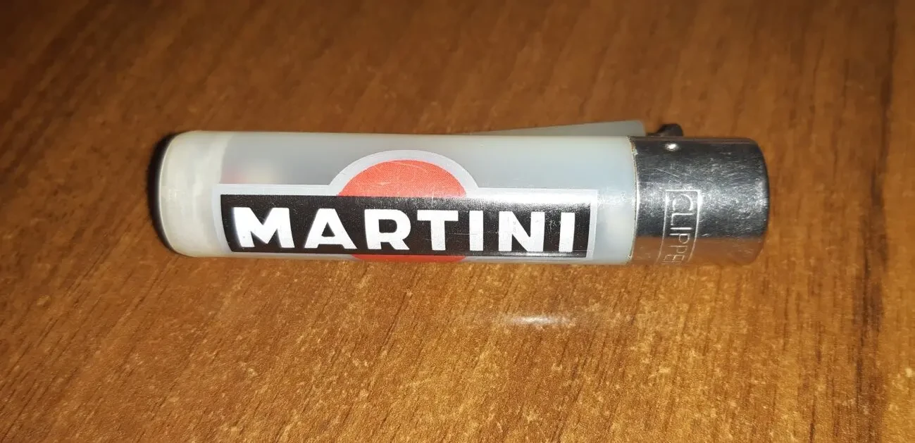 Зажигалка газовая Martini многоразовая с кремнием