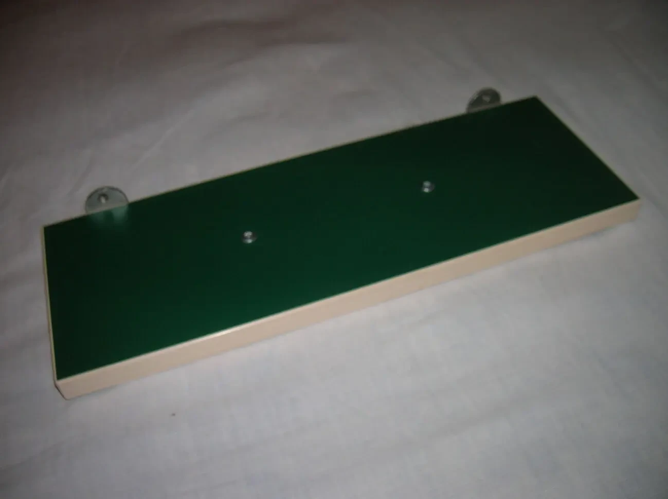 Полочка навесная зеленая с белой окантовкой 14х39.5 см 2