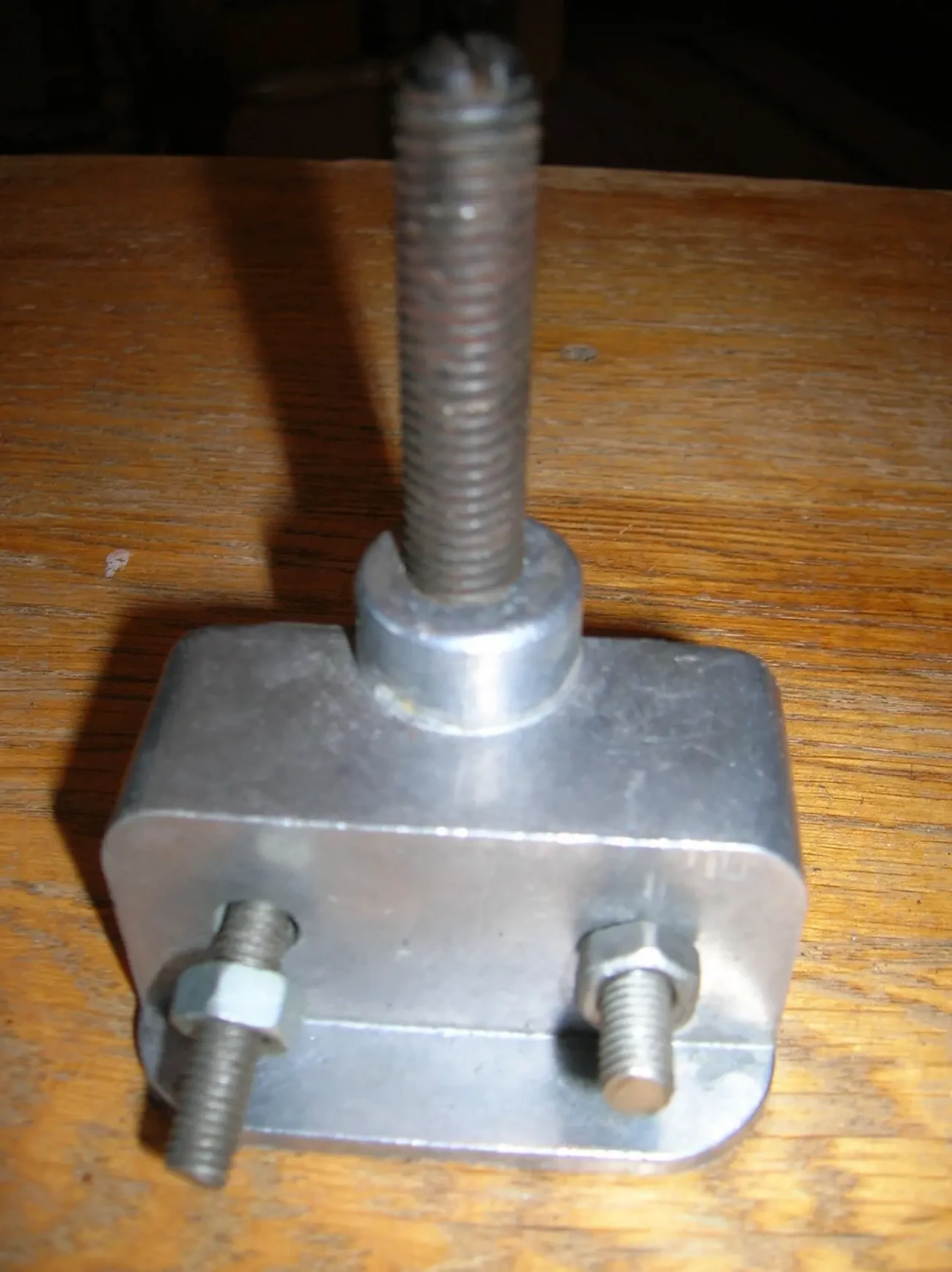 Ножки для регулировки высоты мебели при установке на неровный пол 2