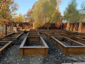 Высокие грядки. Кадки из дерева. Грядки. Клумбы для цветов