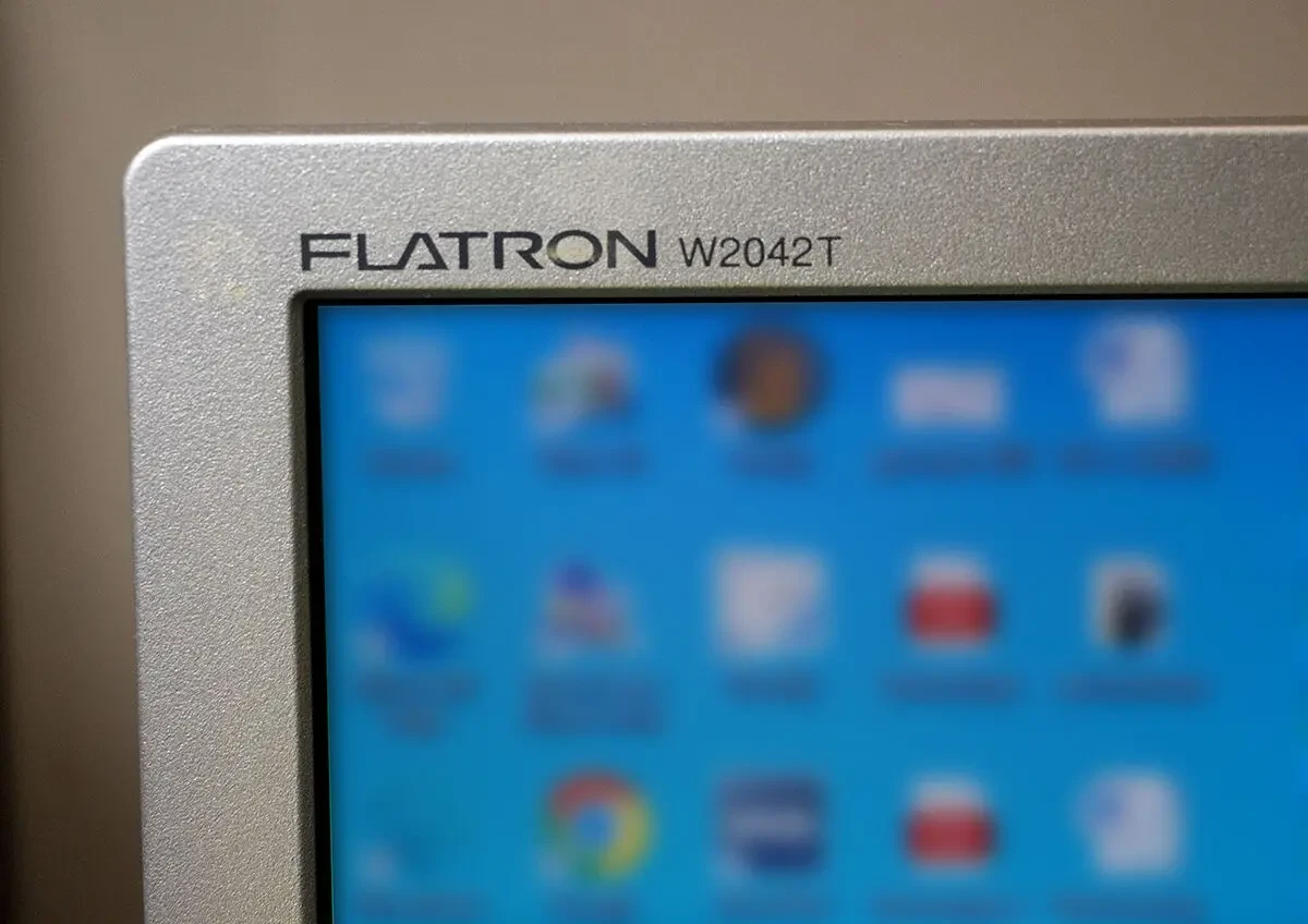 Монітор LG Flatron W2042T Silver 2