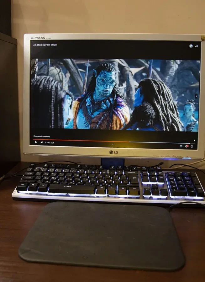 Монітор LG Flatron W2042T Silver 8