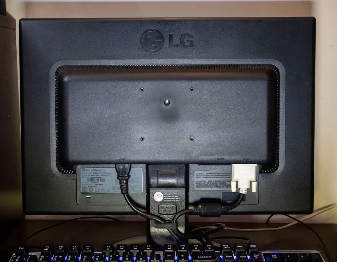 Монітор LG Flatron W2042T Silver 4