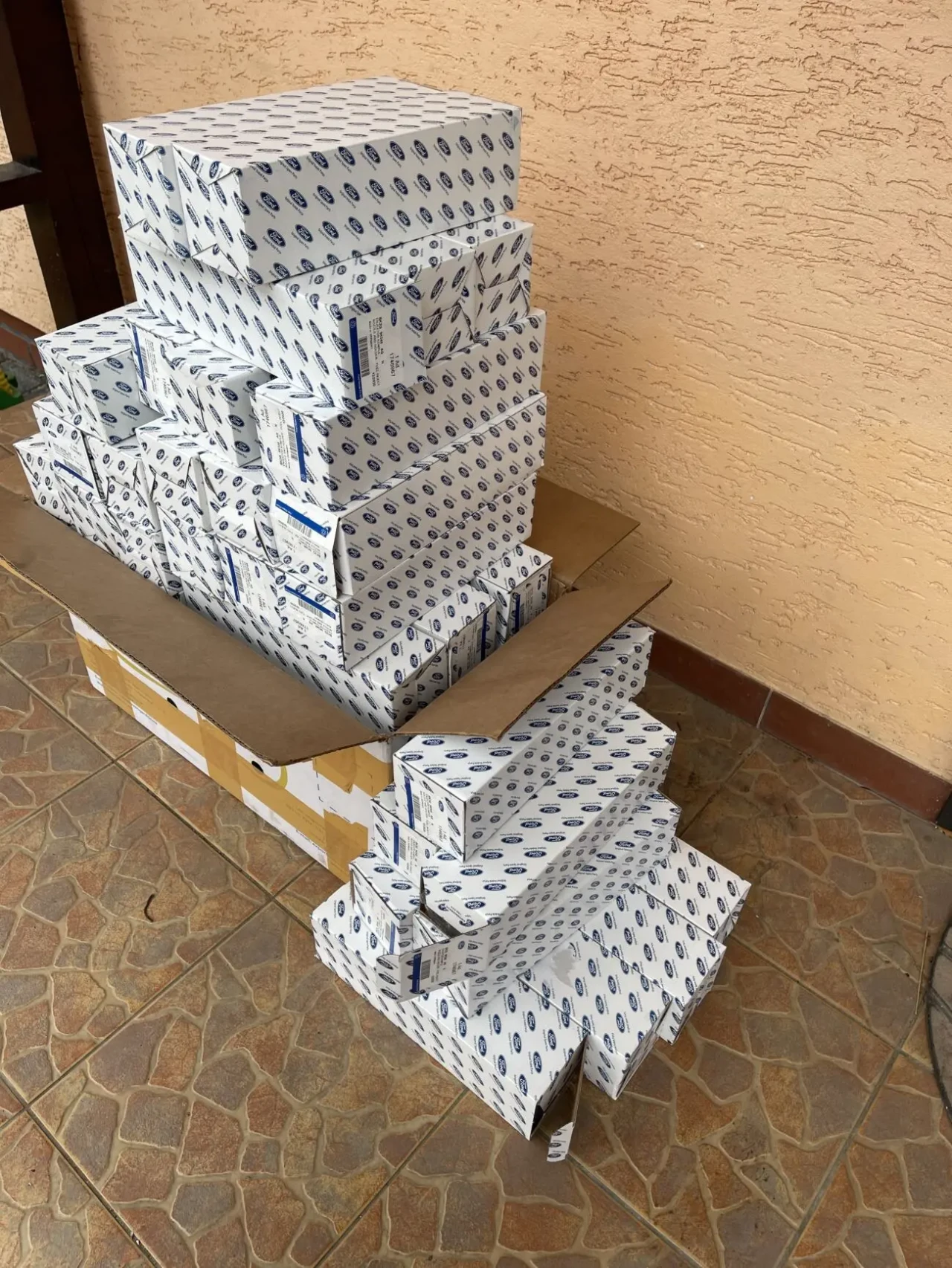 1746967. код. BК2q 9k546 AG. Форсунка форд транзит новая 8