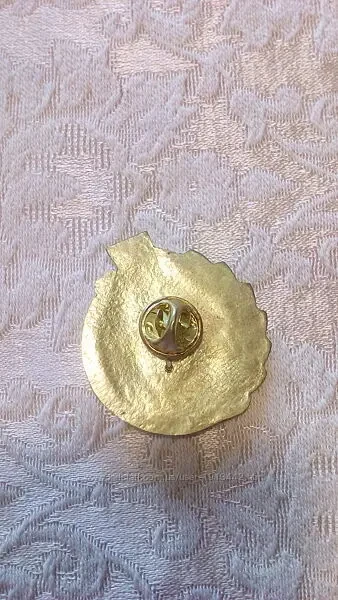 Знак Почесного працівника туризму України 2