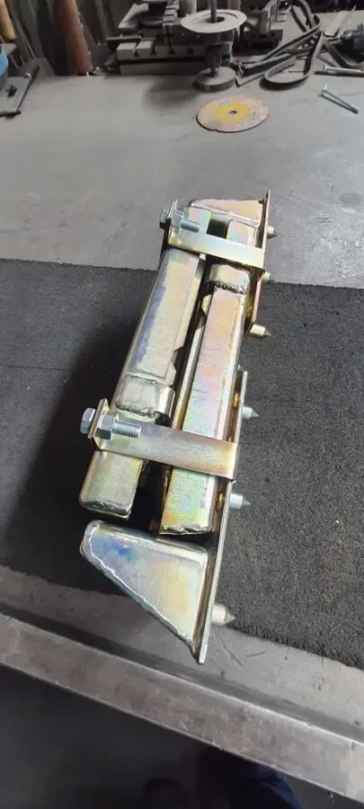 Універсальне багатооборотне кріплення Умк 3