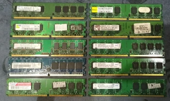 Оперативна пам'ять ПК DDR2 1Gb.