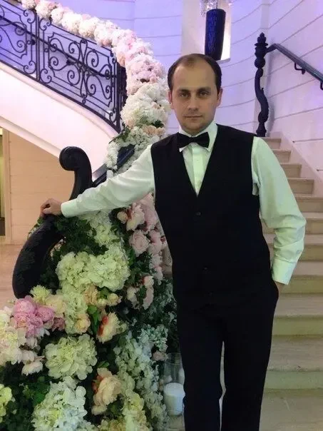 Официант Днепр.