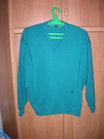 Свитер муж. HP.ROESSLER р.52 вырез углом под галстук