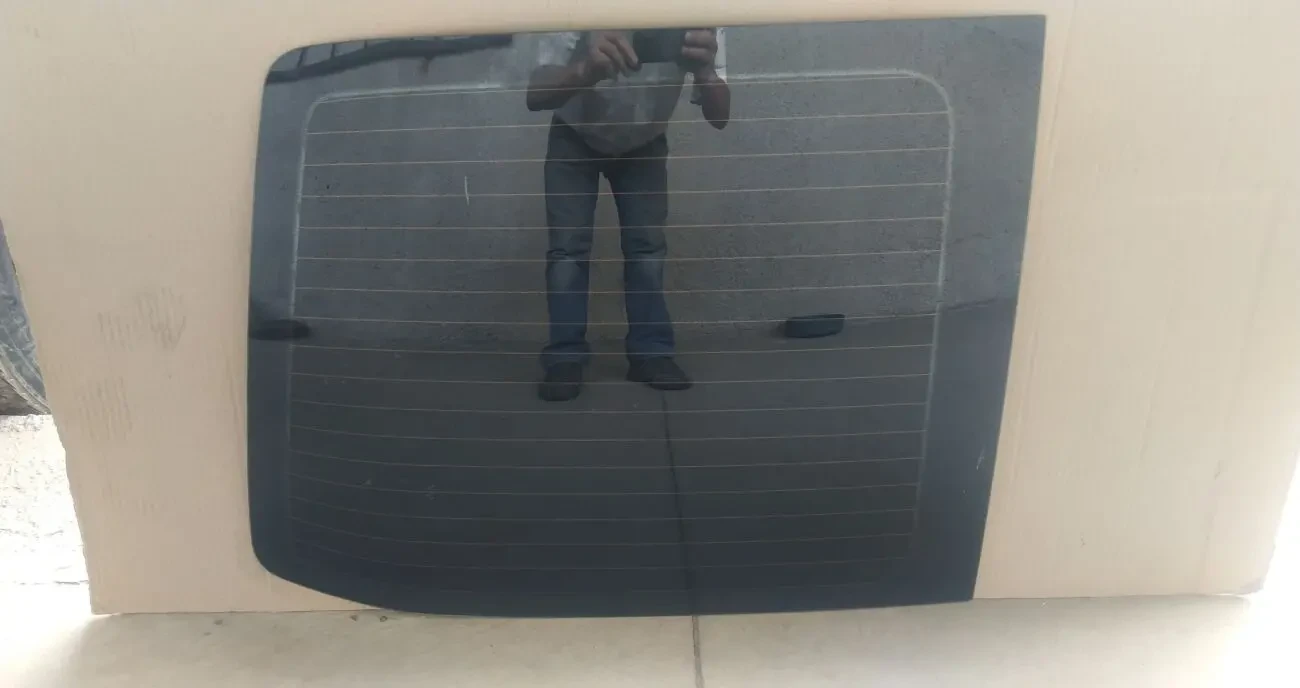Скло заднє VW T5
