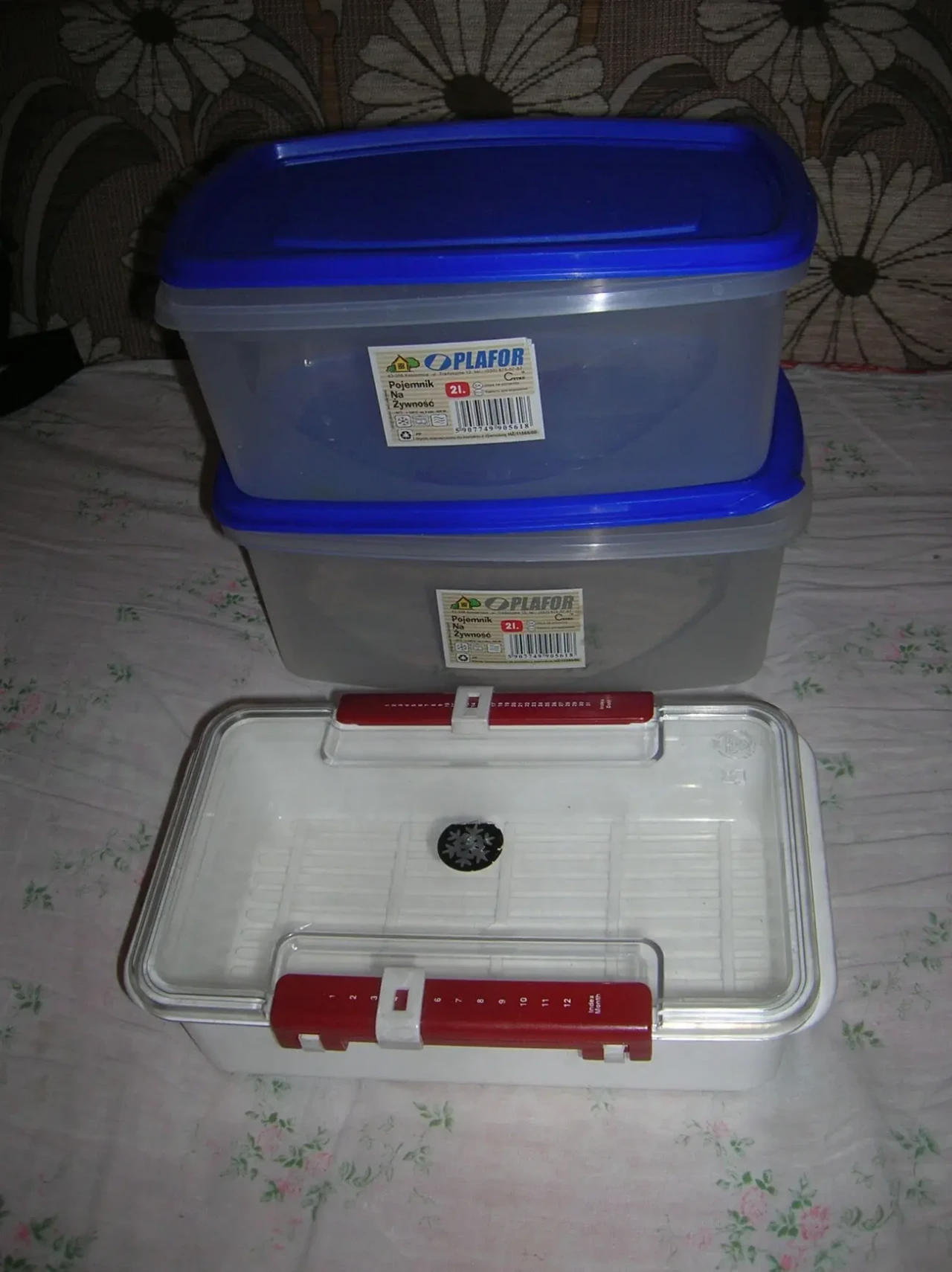 Контейнеры пластиковые ДВА по 2 л и ОДИН 1л