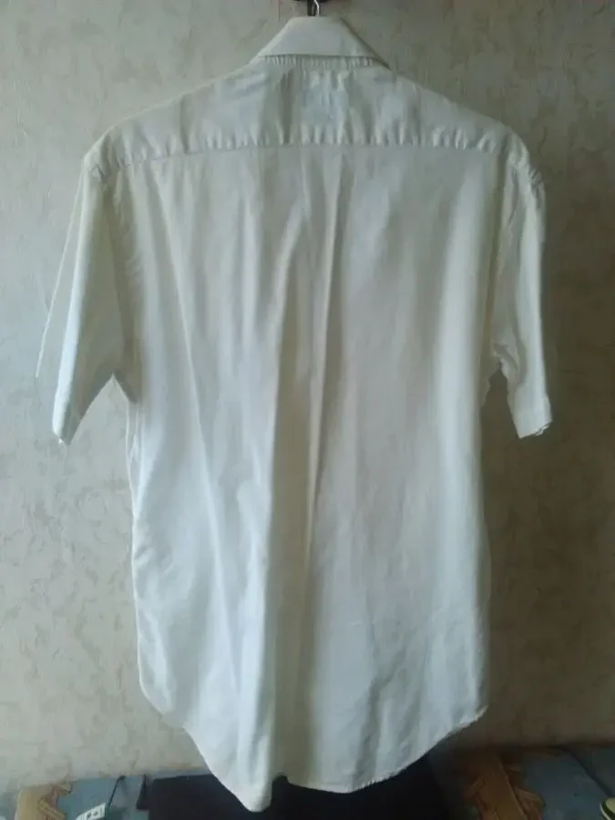 Белая мужская рубашка с коротким рукавом. 2
