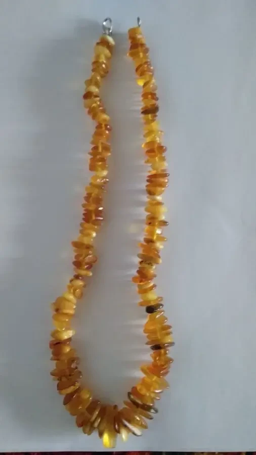 намисто з бурштина