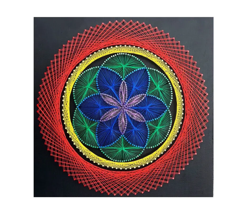 Картина магічна квітка, декор на стіну нитками, стринг арт