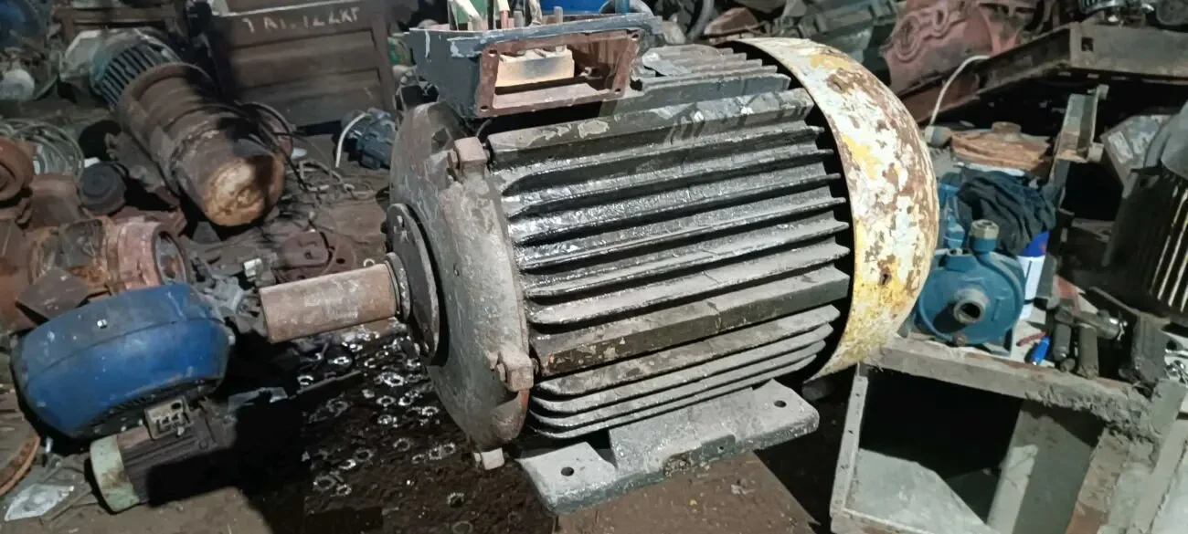 продам электродвигатель 37квт 1000обр.