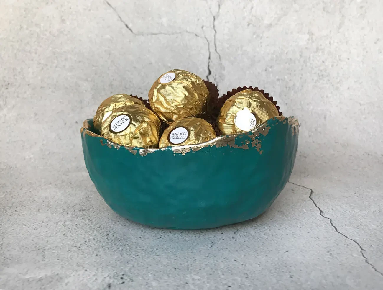 Смарагдова декоративна тарілка із золотою поталлю 5