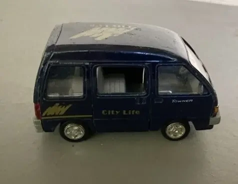 куплю игрушечный автобус в любом состоянии но с колесами