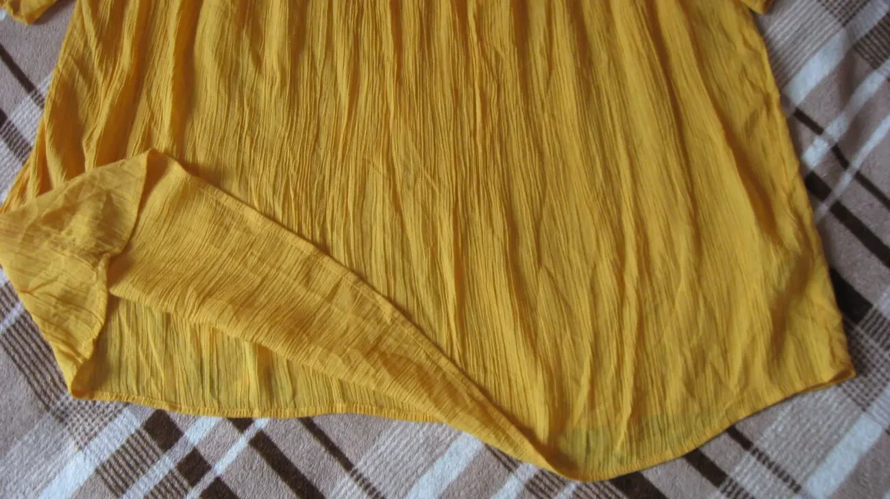 Желтая блуза вискоза с открытыми плечами и кружевом Pepco 9