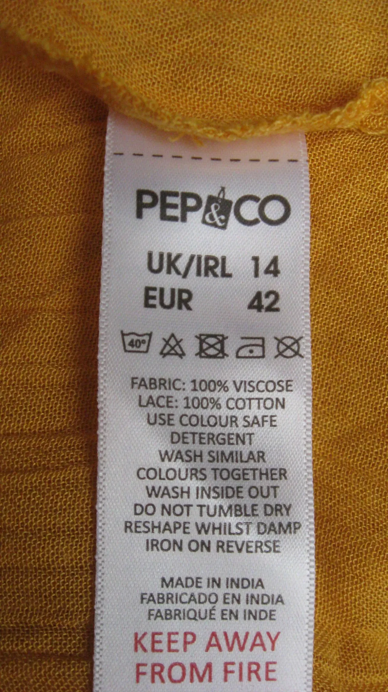 Желтая блуза вискоза с открытыми плечами и кружевом Pepco 5