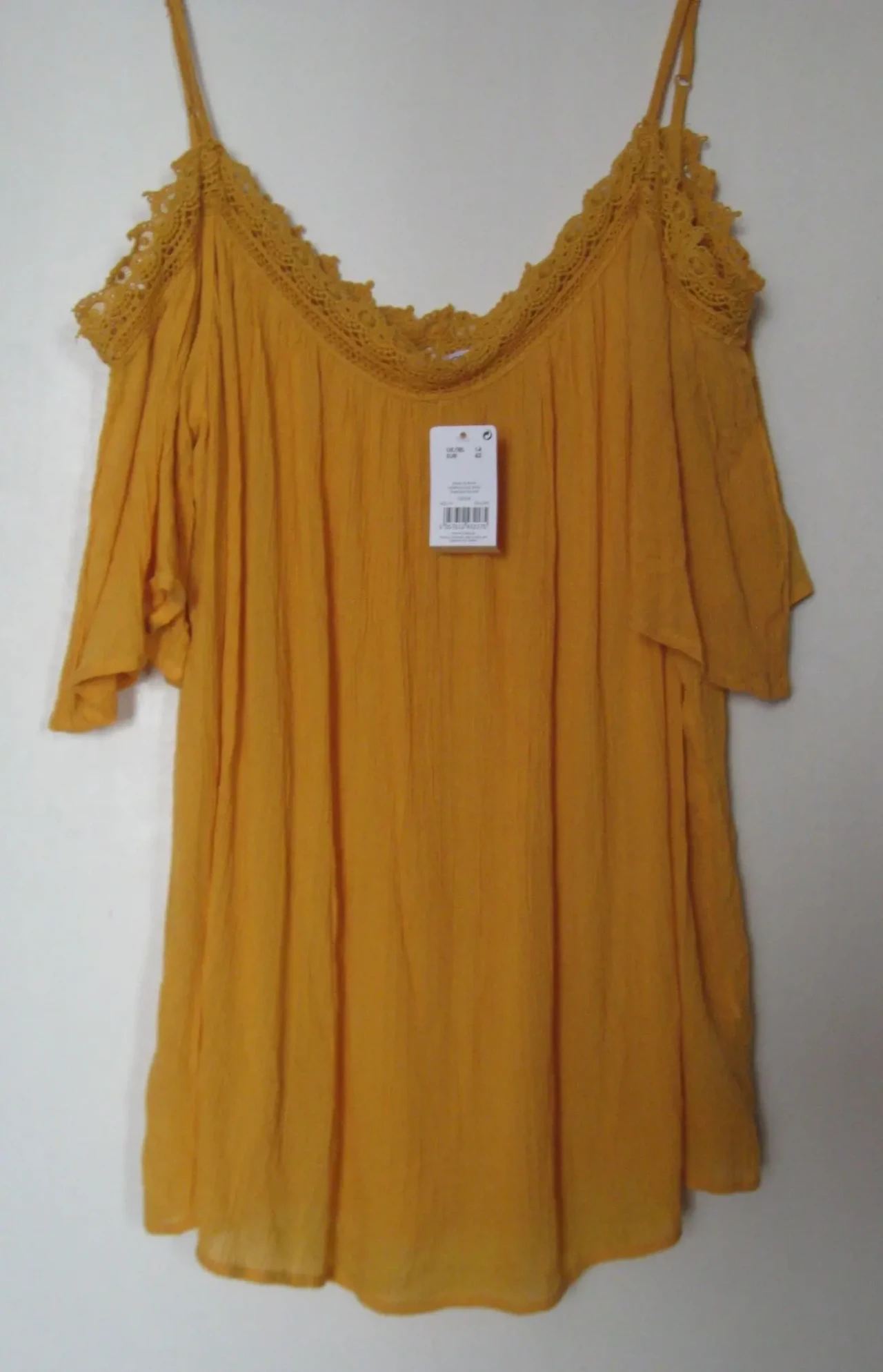 Желтая блуза вискоза с открытыми плечами и кружевом Pepco