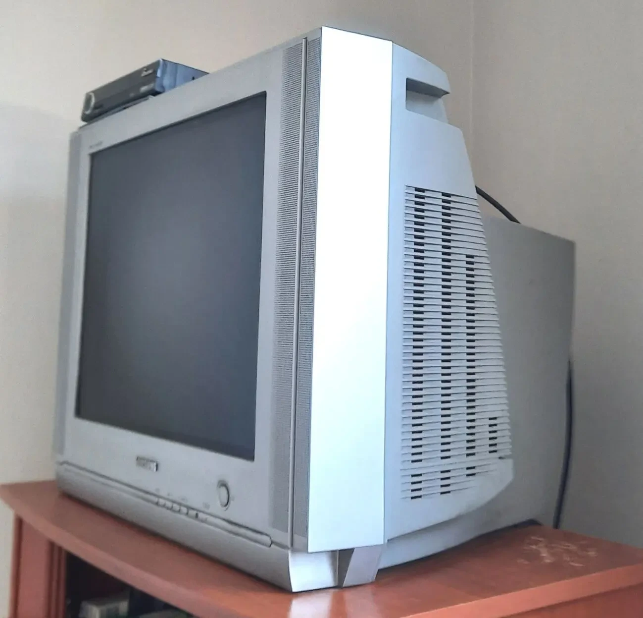 Продам телевизор SAMSUNG CW-21 M 63 N 2