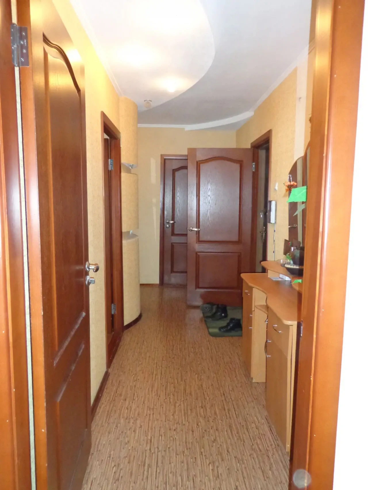 Продам 2 кім. квартиру 9