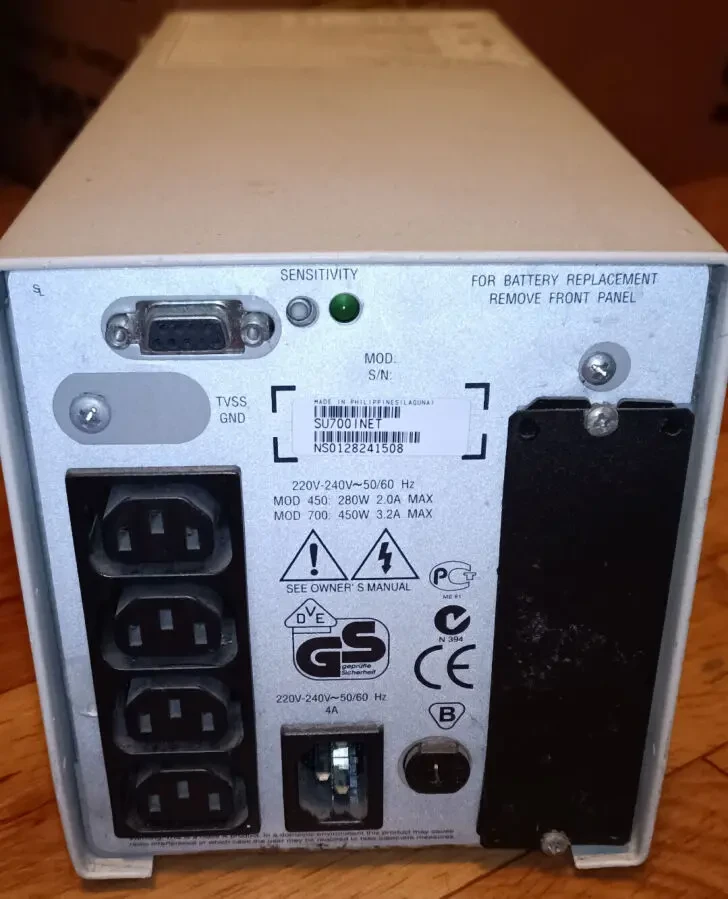 Безперебійник ДБЖ UPS APC Smart-UPS SU700INET 2