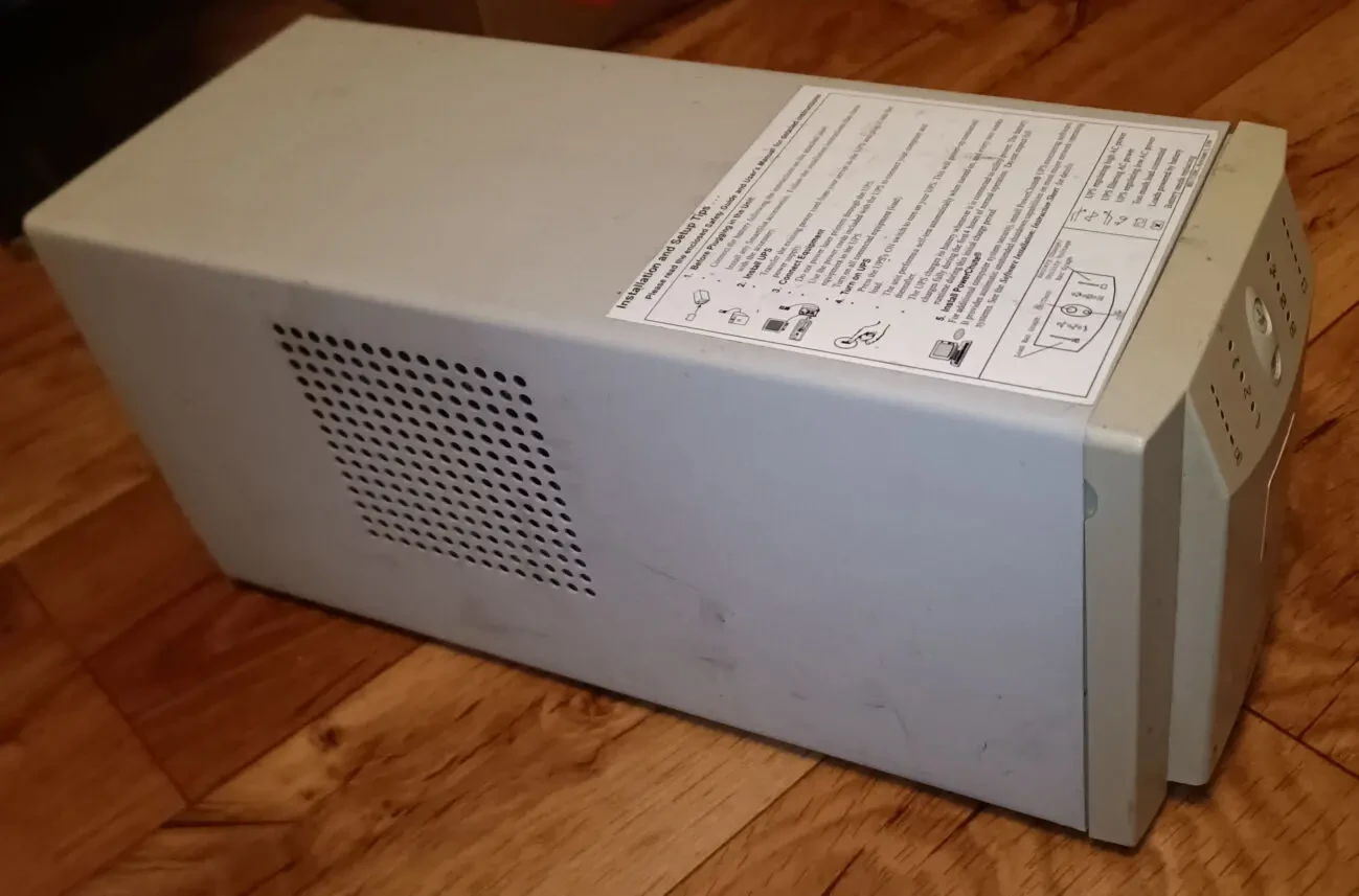 Безперебійник ДБЖ UPS APC Smart-UPS SU700INET 4