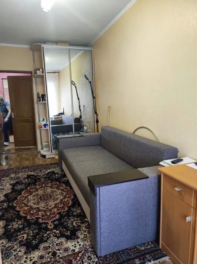 Продам 2 кім. квартиру 8