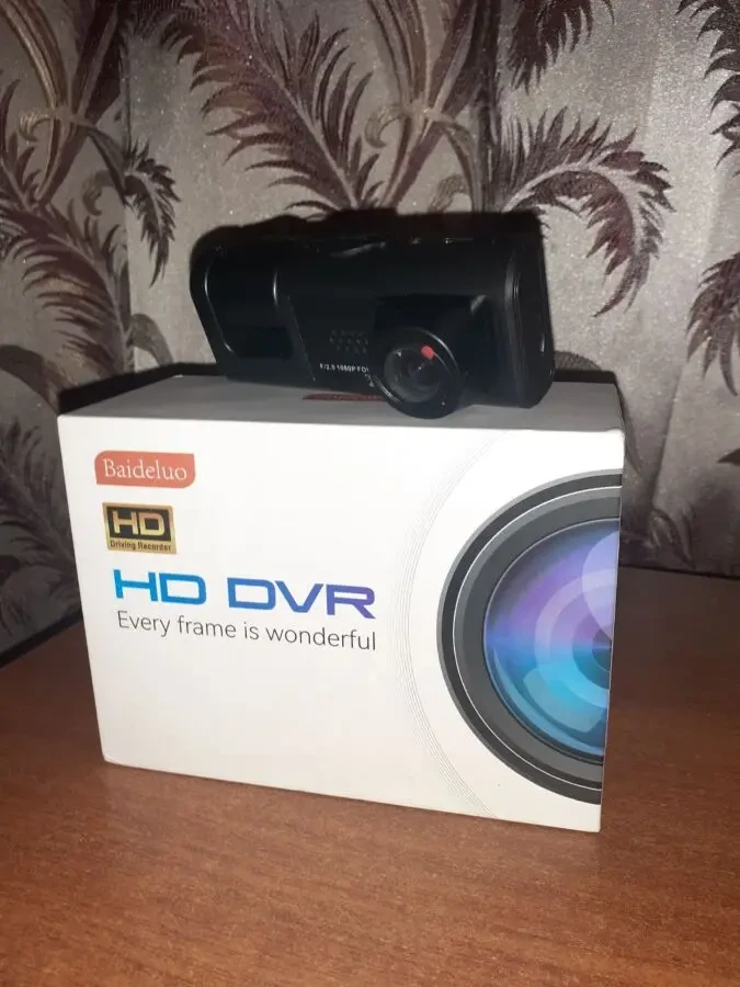 Видеорегистратор HD DVR с  двумя  камерами 2