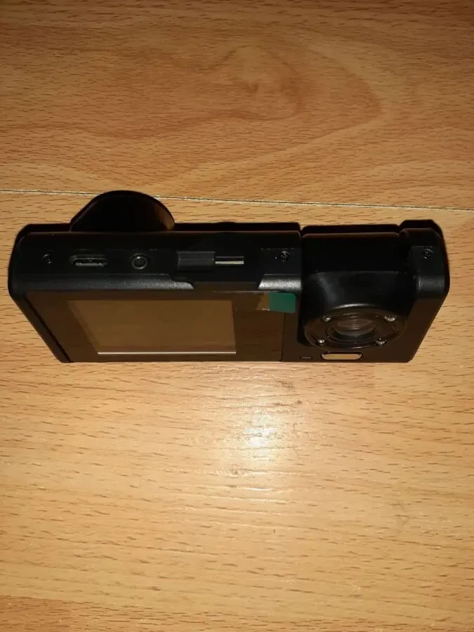 Видеорегистратор HD DVR с  двумя  камерами 6