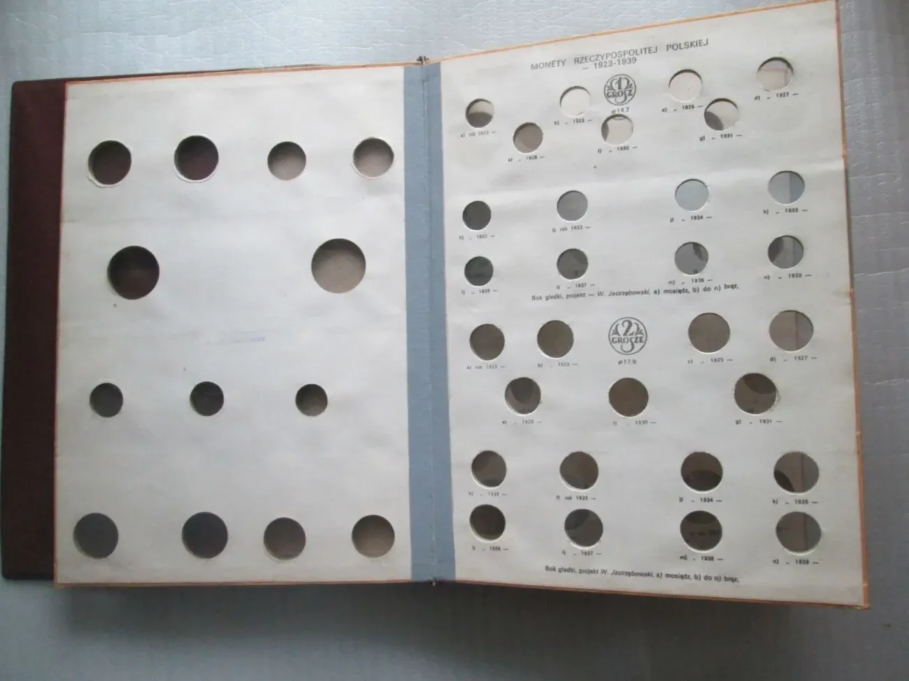 Альбом для польських монет 1916-1939. 8 аркушів (140 монет). 26х20х4см 4