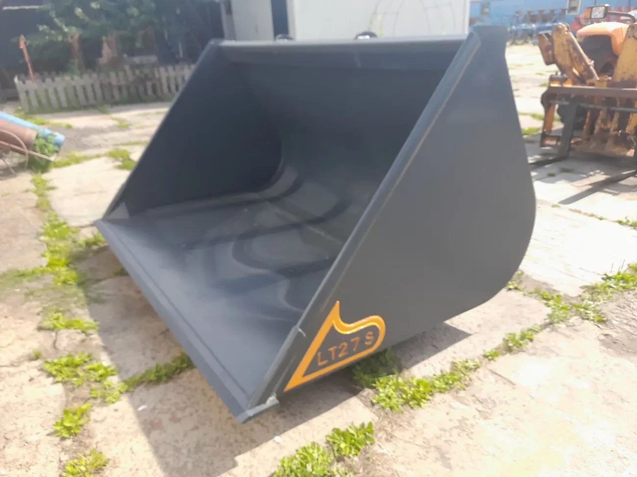 Ковш зерновой 2,7 куб.м. для телескопического погрузчика 2