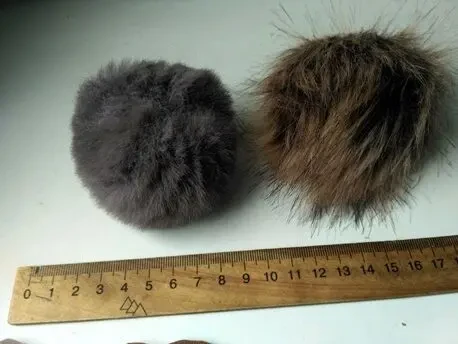 Помпоны шарики пушистые натуральный мех 2 штук для шапок 7