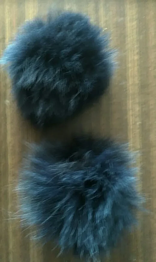 Помпоны шарики пушистые натуральный мех 2 штук для шапок 6