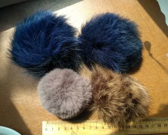 Помпоны шарики пушистые натуральный мех 2 штук для шапок 2