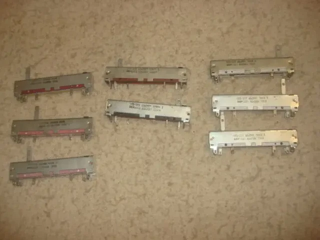 Радиокомпоненты резисторы СП3 - 23 . переменные . 8