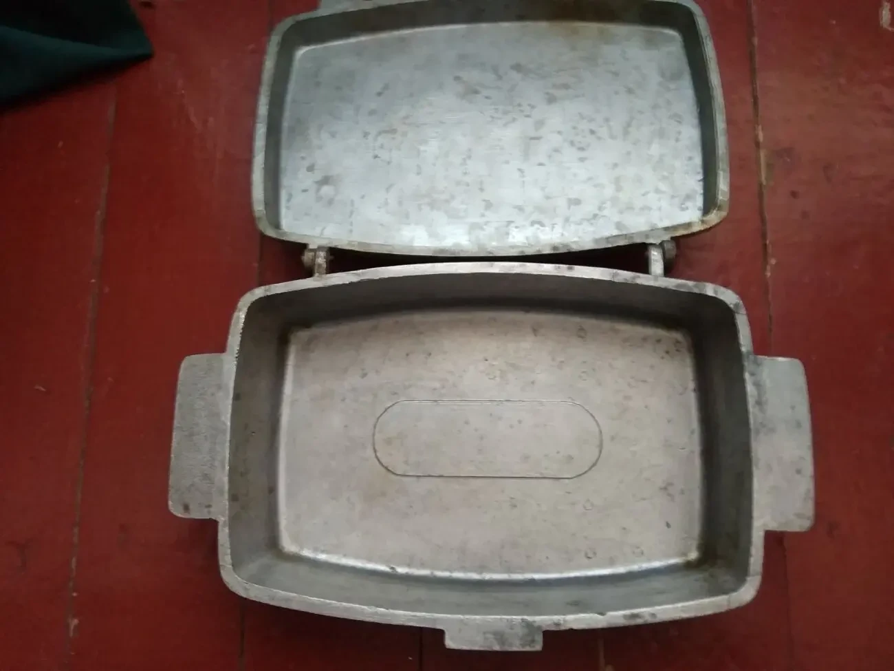 посуд для тушкування рибки чугунок 2