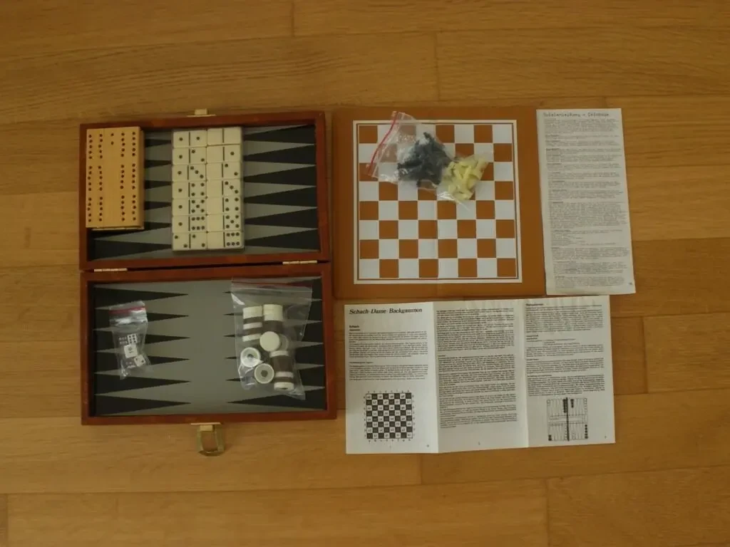 Шахмати ,доміно ,нарди-дорожній або подарунковий варіант