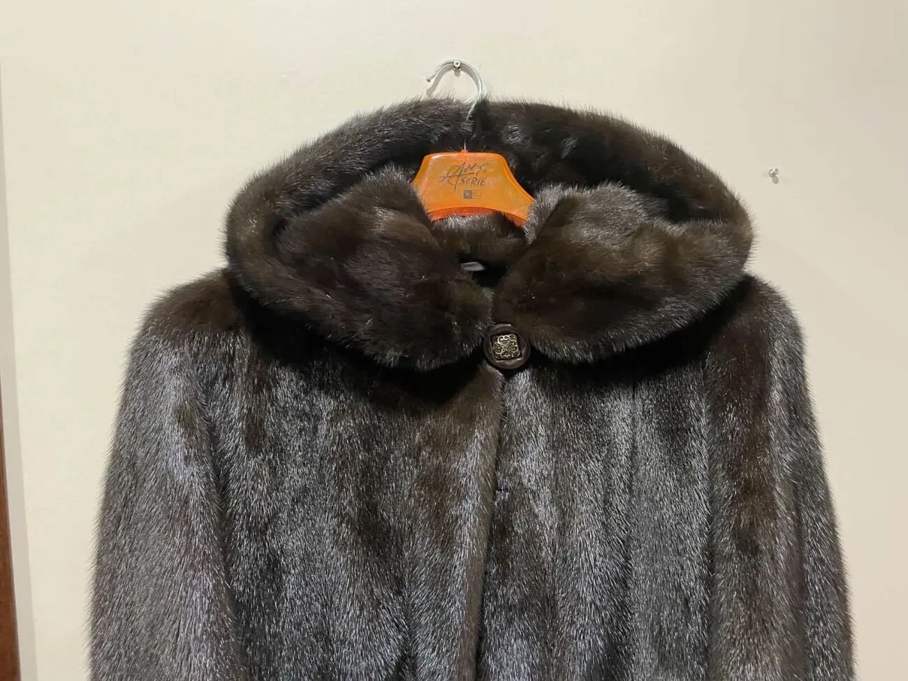 Супершубка норка канадка з капюшоном та поясом 2