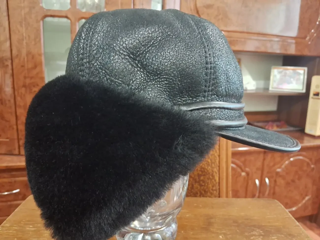 Чоловіча шкіряна зимова шапка на овчіні ROMMANI.  ТОРГ. 4