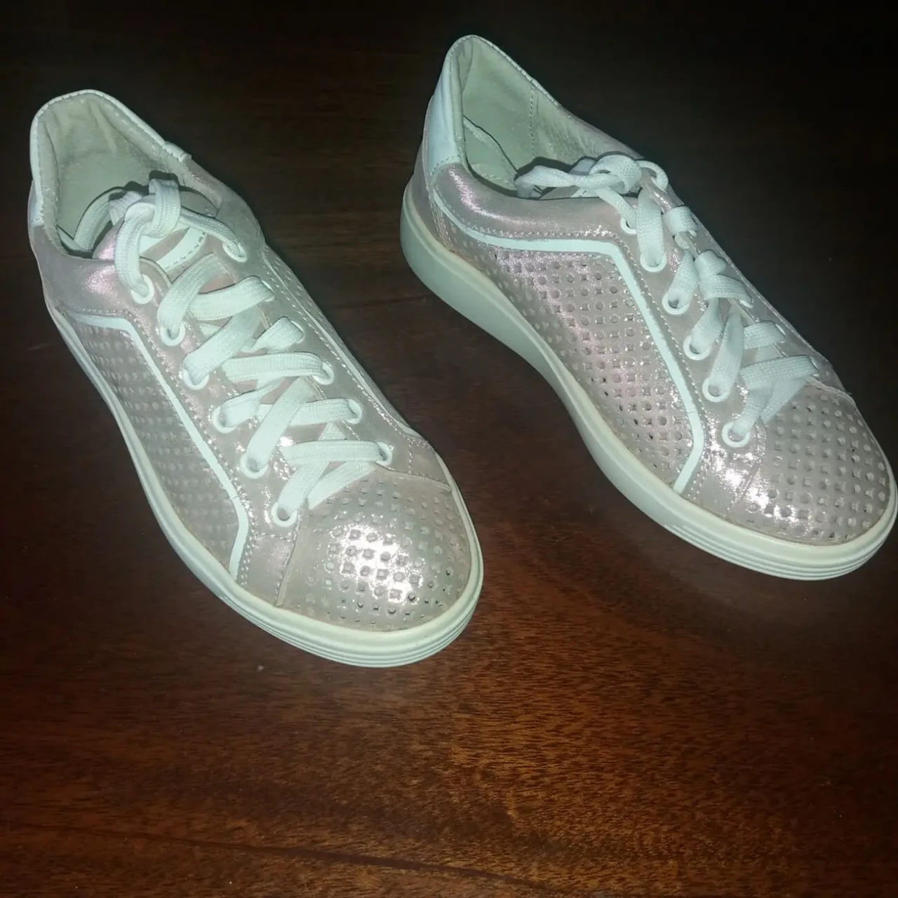 Кроссовки детские женские. 5